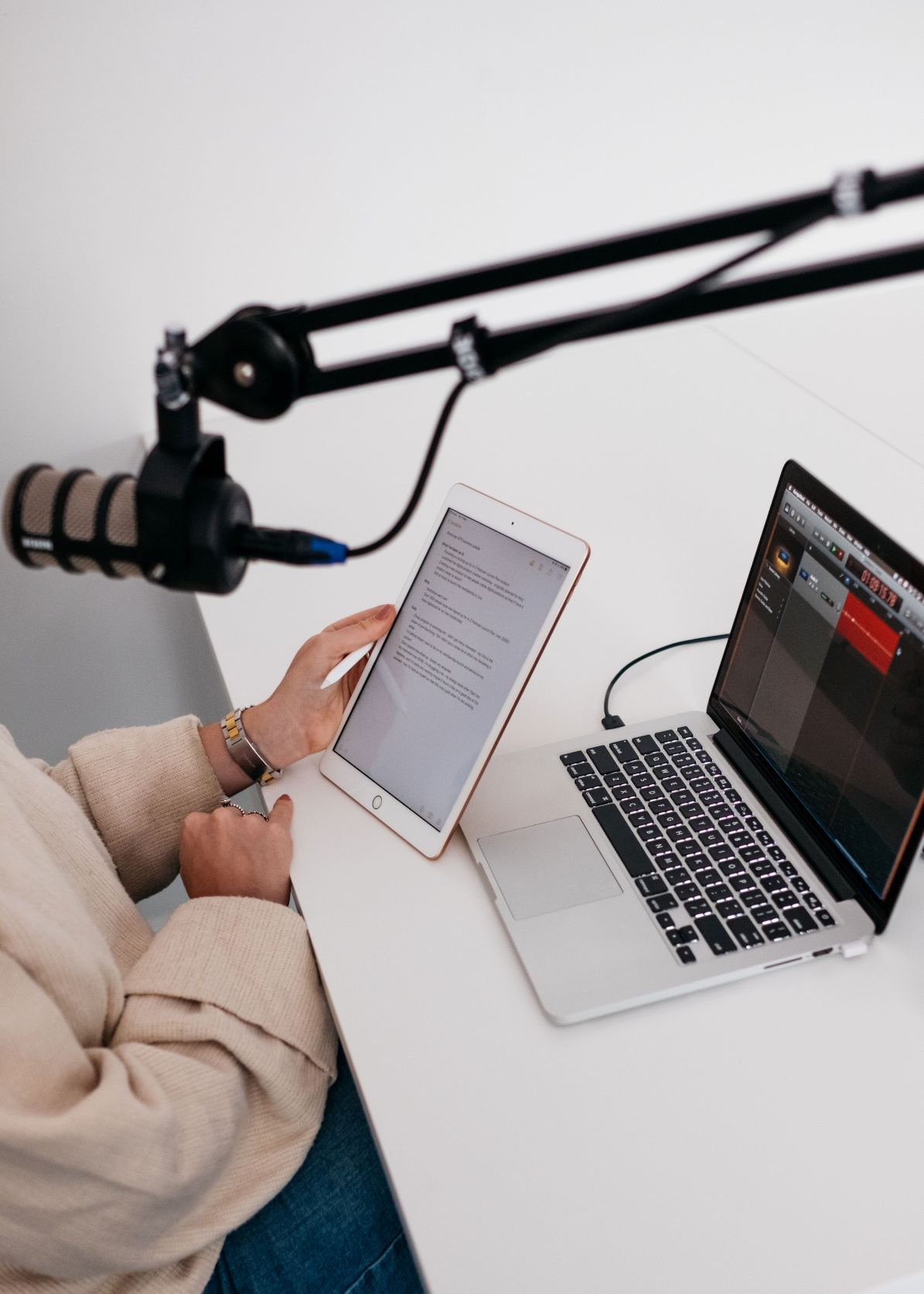 5 ways to launch and sell your digital products using a podcast
